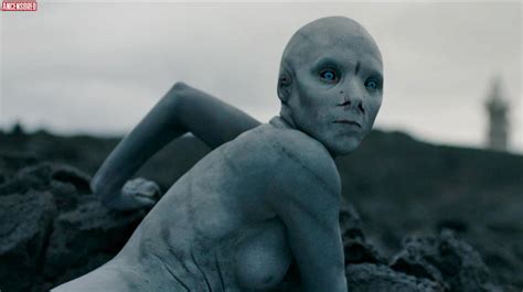 Aura Garrido Nua Em Cold Skin