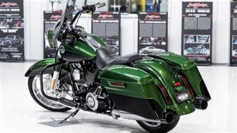 Score This 2014 Harley Davidson Cvo Road King Now