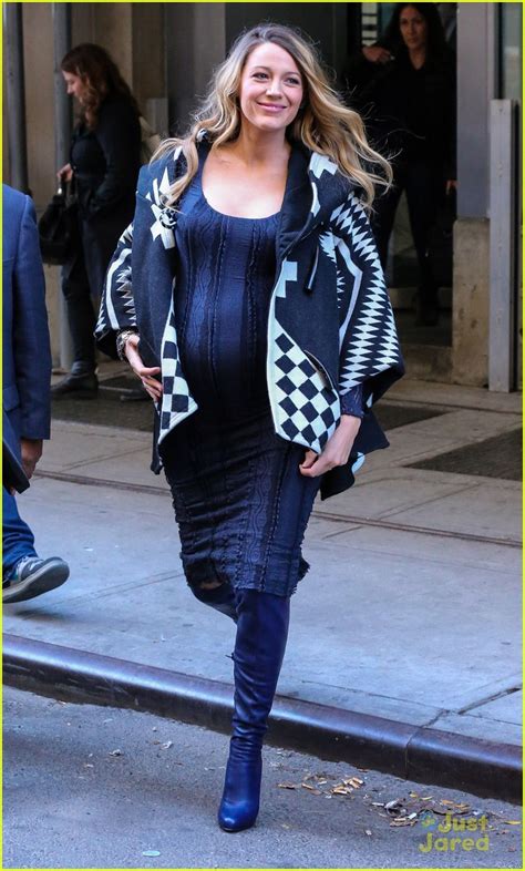 Blake Lively Keeps Her Growing Baby Bump Stylish While in NYC | Photo ...