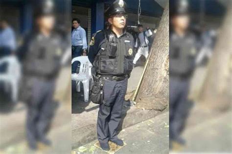 Fotograf A De Un Polic A Descalzo Causa Revuelo En Redes Sociales