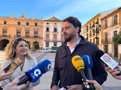 Arcos Adornos Portadas Y Guirnaldas Luminosas Para Realzar Las Calles