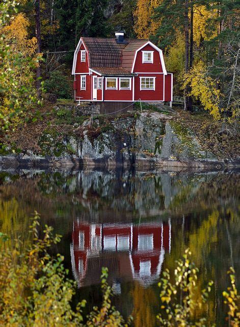 Overlooking The Lake Red Houses Swedish Cottage Cabins And Cottages