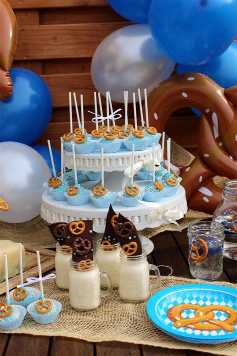 Sweet Table Zum Oktobersfest Mit Cake Pops Einem Naked Cake Und