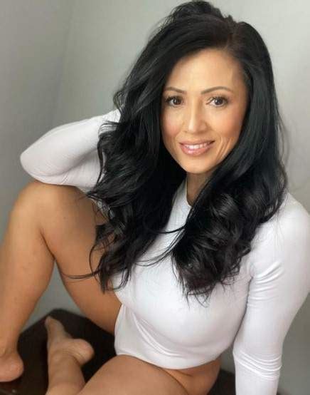 Bored Sexy Housewife Spicy Latina Have A Taste Skip The Games
