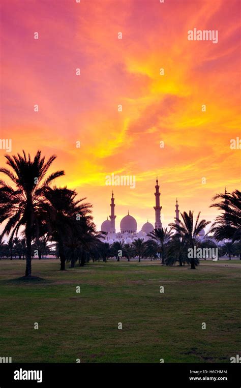 Sheikh Zayed Mosque Stock Photo - Alamy