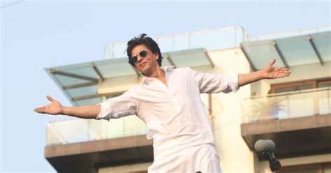 Details More Than 198 Srk Style Pose Latest Nanoginkgobiloba Vn