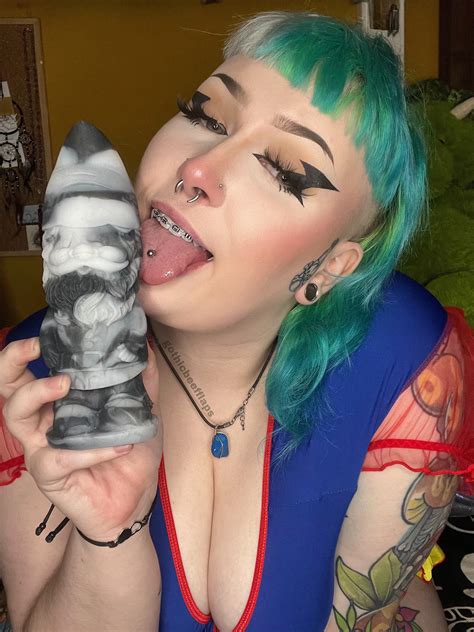 My Video With This Huge Dildo Will Be Dropping Tonight Scrolller