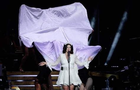 Del Pepsi Center Al Foro Sol Lana Del Rey Conquista A Las Nuevas Generaciones De Mexicanos