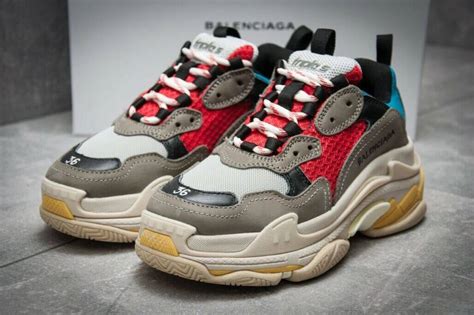 Купить кроссовки Balenciaga серые с красным в дискаунте СПб