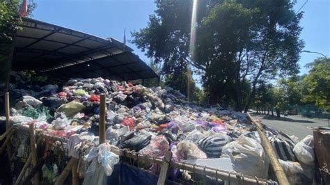 Tumpukan Sampah Di Jalanan Dan Depo Pemkot Yogya Sebut Upaya