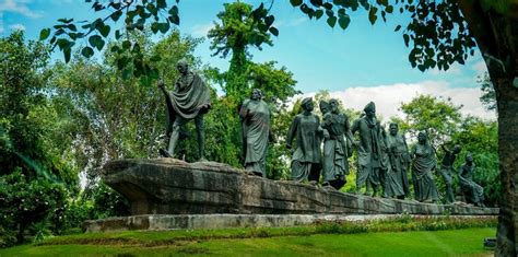 Premium Photo | Mahatma gandhi with peoples while india independence