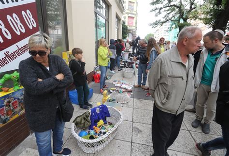 Pchli Targ Na Wojska Polskiego W Szczecinie A Aleja Jak Deptak