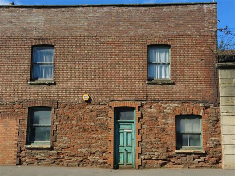 A House Among The Heavy Industries © Neil Owen Cc By Sa20 Geograph