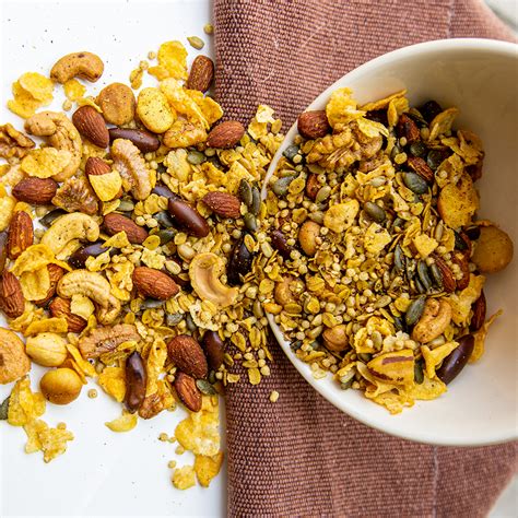 Granola Salgada Mix De Castanhas C Rcuma Lemom Pepper E Noz Moscada