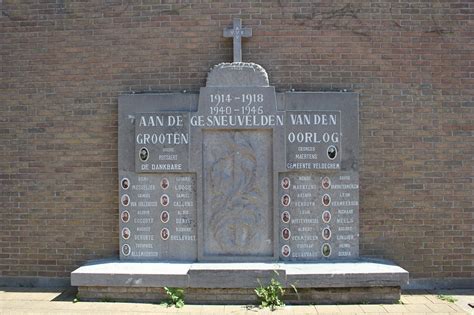 Veldegem Gedenksteen Voor De Slachtoffers Van W O I Et W O II