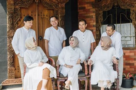 12 Ide Pose Foto Keluarga Saat Lebaran Agar Lebih Aesthetic