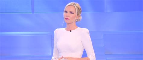 Federica Panicucci Piange In Diretta A Mattino Cinque Per La Morte