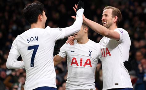 Epl Kane Grabs Double As Spurs Thrash Everton Rediff Sports