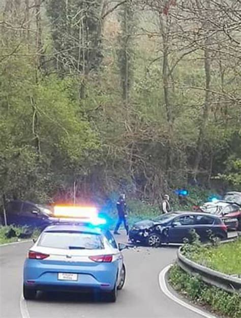 Incidente Su Via Dei Laghi A Velletri Strada Chiusa Radio Studio