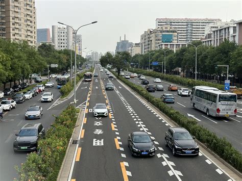 北京第二批公交专用道优化后首个周末，部分道路通行效率明显提升调整德胜门外措施