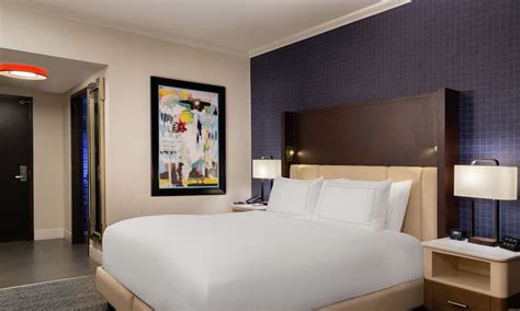 Rooms & Suites | Hilton Austin