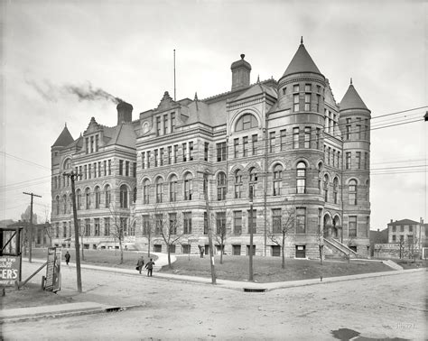 Shorpy Historical Picture Archive :: No Loafing: 1906 high-resolution photo