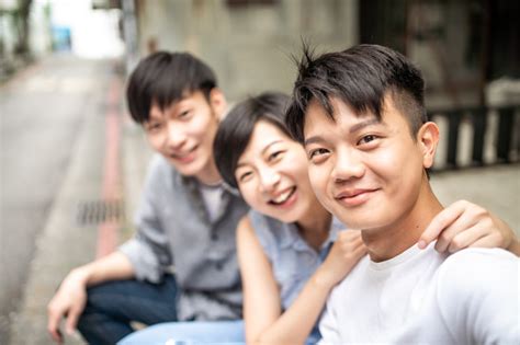 tiga  mengambil selfie foto stok  gambar  anak