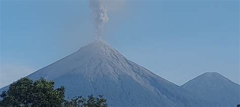 Se Reportan Hasta Explosiones Por Hora En El Volc N De Fuego Conred