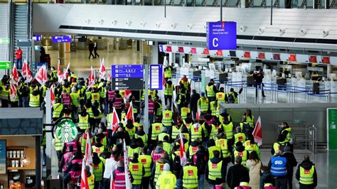 Una Huelga De Personal De Tierra Paraliza Siete Aeropuertos Alemanes