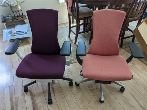 [Comparison] Regular Embody vs Logitech Embody : hermanmiller