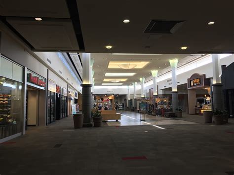 Pembroke Mall Interior Pembroke Mall 500214 Square Feet Flickr