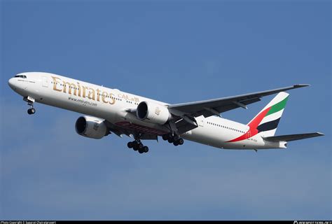 A6 EGO Emirates Boeing 777 31HER Photo By Suparat Chairatprasert ID