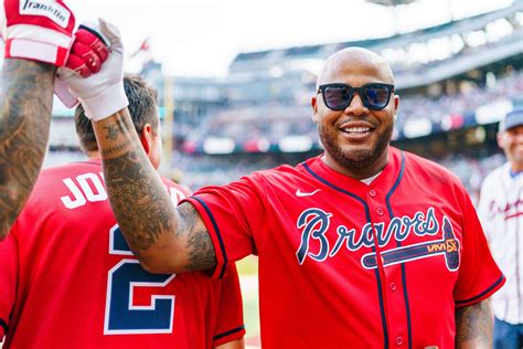 Braves Retire Andruw Jones No 25 Teammates Say His Next Stop Should