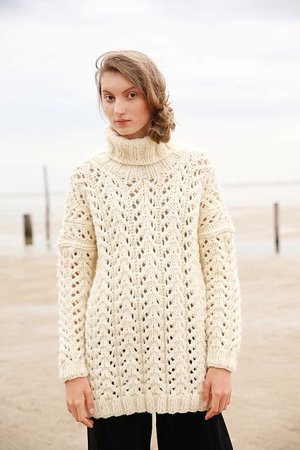 Ravelry 14 Dicker Pullover Mit Lochmuster Pattern By Rebecca Design Team