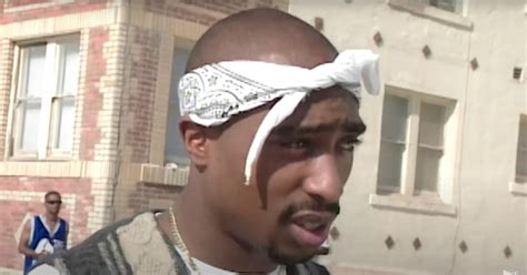 Why Did Tupac Wear a Bandanna? Details on the Late Rapper's Style ...