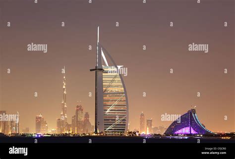 Skyline Von Dubai Fotos Und Bildmaterial In Hoher Aufl Sung Alamy