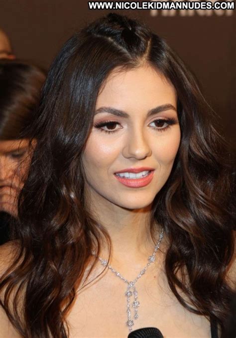 Victoria Justice New York Paparazzi Celebrity Babe Beautiful Posing