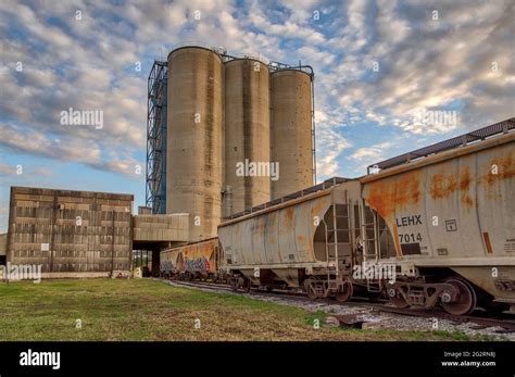 Cement Silos Silo Fotos Und Bildmaterial In Hoher Aufl Sung Alamy