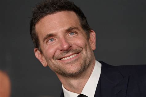 bradley cooper   sweetest daddy   moment   red carpet