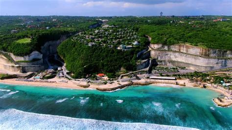 Review Menarik Pantai Uluwatu Di Pulau Dewata Bali