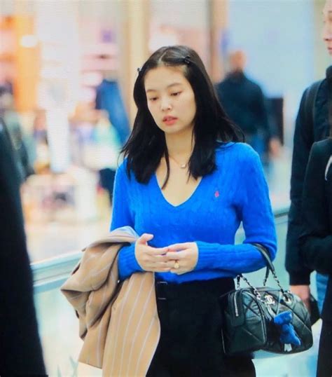 200113 Jennie Kim At ICN Airport Heading To Indonesia For Fanmeet