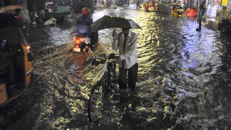 Heavy Rain Lashes Chennai Neighbourhood Sdrf Team In Position