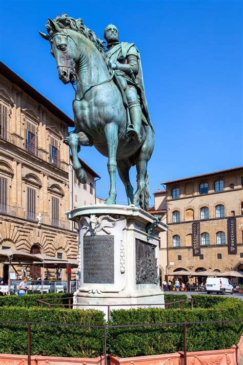 Estatua Ecuestre De Cosimo Medici En Florencia Foto Editorial Imagen