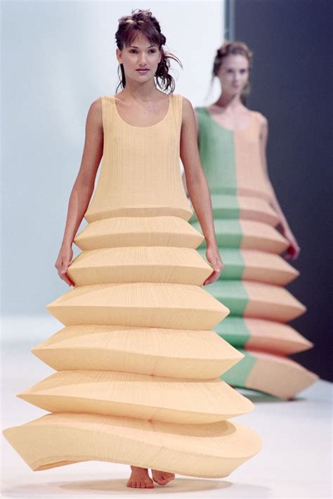 Issey Miyake Moments That Define His Legacy Popsugar Fashion Uk