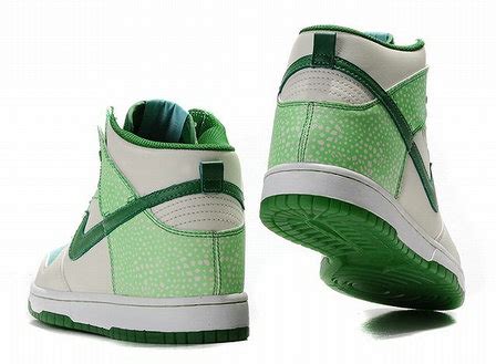 High Tops Nike SB Dunk : Nike SB Glow In the Dark Premium Dunks ...