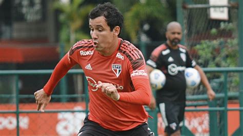 Elenco do SPFC se reapresenta após empate a Chapecoense