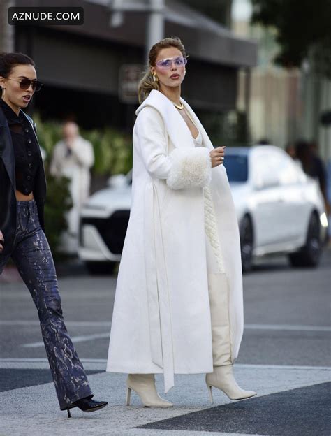 Brooks Nader Sexy Seen With Sarah Jane Flaunts Her Hot Figure On A Holiday Shopping In Beverly
