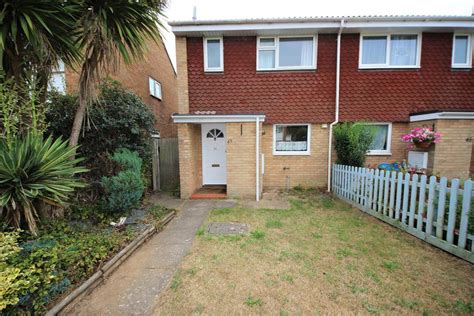 Charlton Close Muscliff Bournemouth 3 Bed End Of Terrace House £