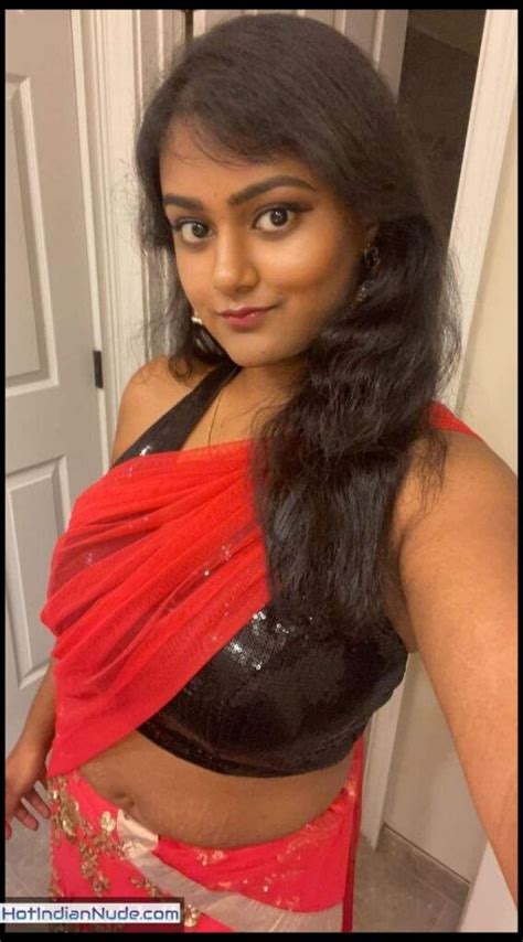 Chubby Desi Bhabhi Nude Pictures Showing Her Naked Body Hot Indian Nude