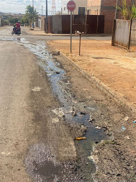 Moradores denunciam esgoto a céu aberto em bairros de Catalão